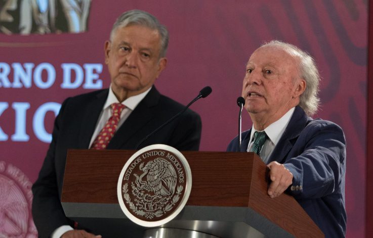 AMLO confirma renuncia de secretario de medio ambiente, por estado de salud