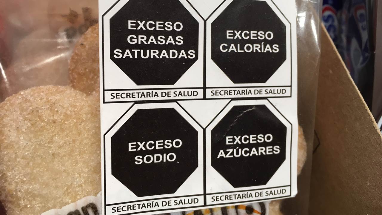 Premia OMS a Secretaría de Salud por nuevo etiquetado con sellos para alimentos