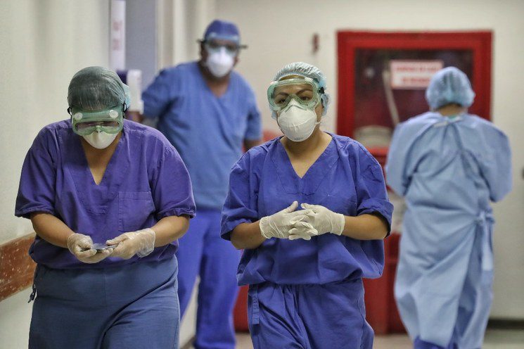 México ocupa el primer lugar en fallecimientos de personal de salud por Covid-19