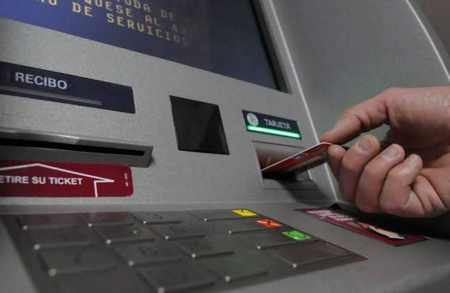 Cuatro desplazadores de tarjetas bancarias son detenidos en Zacatenco, tras una persecución