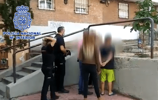 Joven es apuñalado en Madrid por reclamar a una persona que no llevara puesto el cubrebocas; hay tres detenidos #VIDEO