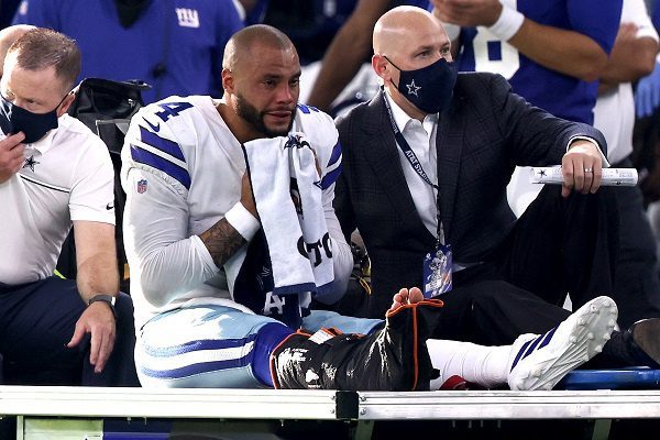 ¡Auch! Dak Prescott, mariscal de campo de Cowboys, sufre brutal lesión en el tobillo #VIDEO
