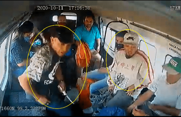 "Vete relajado chofer, contigo no es el pedo", gritan dos asaltantes de combi en Ecatepec #VIDEO