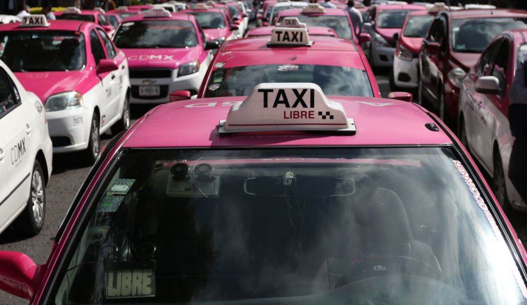 Dos detenidos en Iztapalapa tras persecución por el robo de un taxi