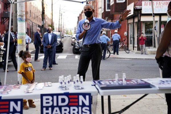 Expresidente Barack Obama hace campaña a favor de Biden
