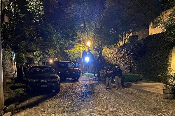 Catean domicilio de Luis Serna, exsecretario de Mancera