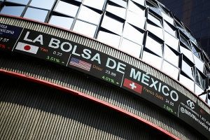 Peso y Bolsa Mexicana caen ante avance de coronavirus