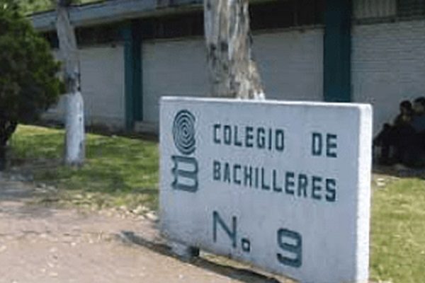 Denuncian a profesor que golpeó a una mujer durante clase virtual #VIDEO