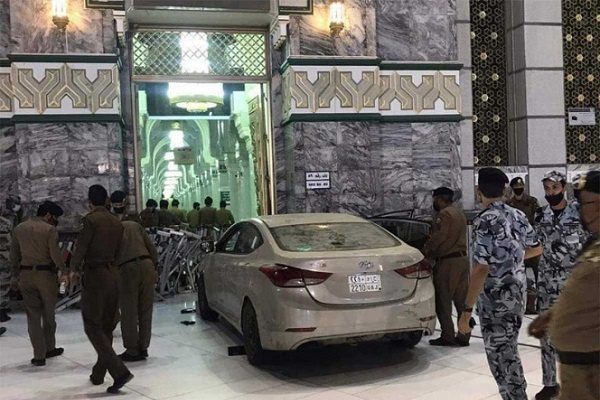 Conductor choca contra la gran mezquita de La Meca #VIDEO