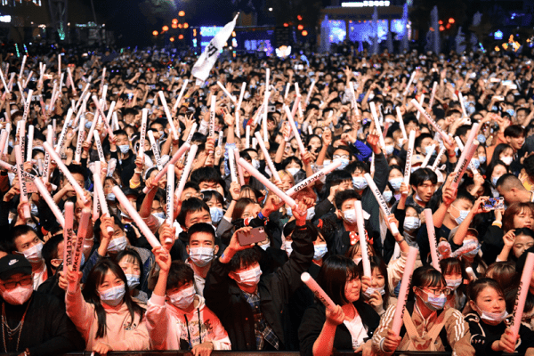 Wuhan, epicentro de la pandemia, celebra fiesta masiva de Halloween