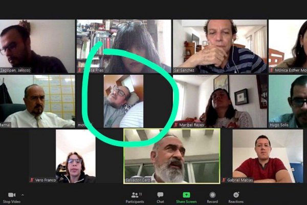 Funcionario despide a CM tras mostrar a sujeto durmiendo en plena sesión