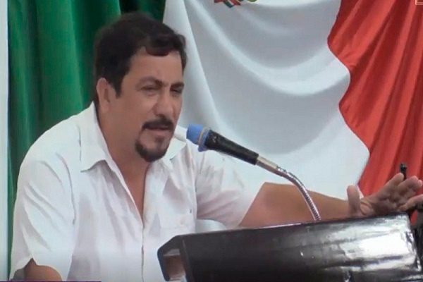 Charlie Valentino pide rezar al "Mesías" por afectados por lluvias #VIDEO