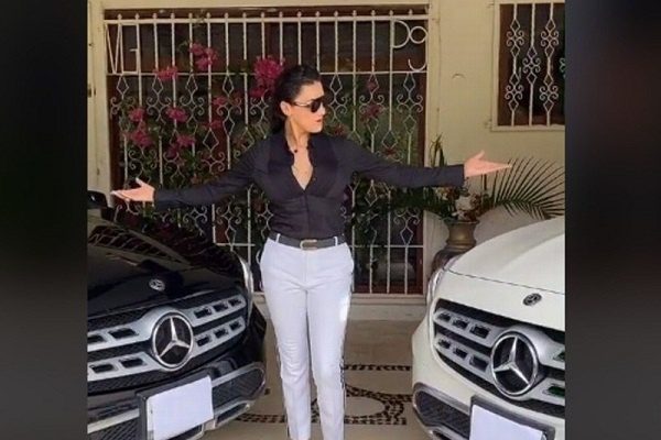 Critican a regidora de Veracruz que presume autos de lujo #VIDEOS