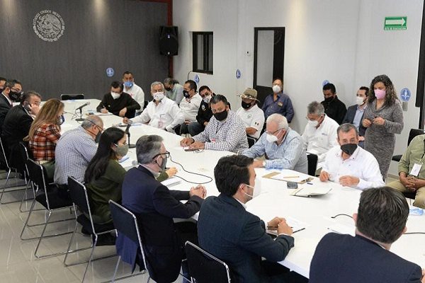 Gobierno CDMX instala mesa de diálogo con taxistas