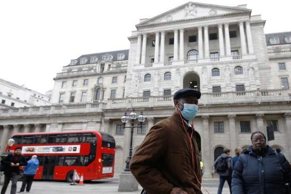 Inglaterra cerrará establecimientos ante rebrotes de Covid-19