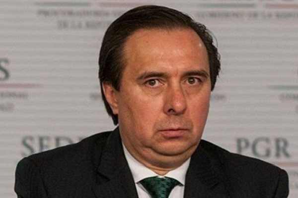 Juez ordena restablecer servicio de escoltas a Tomás Zerón