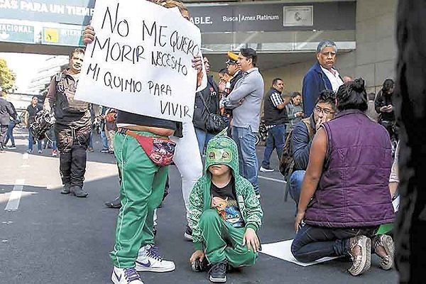 Padres ya presentaron denuncia ante FGR por robo de medicamentos