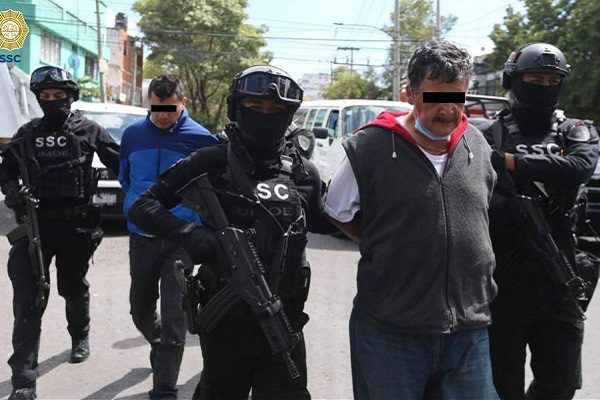 Caen dos, señalados de abandonar medicamentos en Azcapotzalco #VIDEO