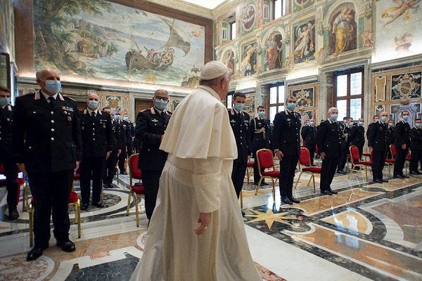Vaticano confirma caso de Covid-19 en residencia del Papa