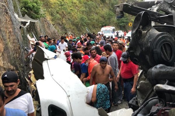 Rapiñan tráiler cargado de lácteos en Chiapas #VIDEO