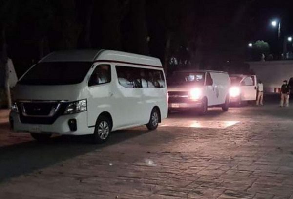 Descubren y rescatan a 56 migrantes escondidos dentro camionetas en Oaxaca