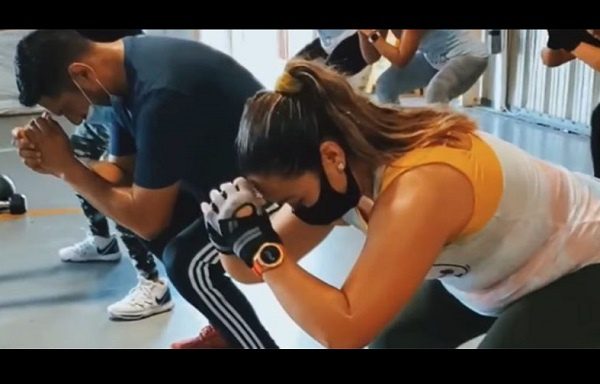 Al grito de "No quiero pan dulce", entrenadores motivan a ejercitantes #VIDEO