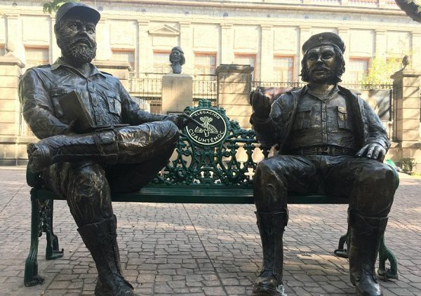 Estatuas de los "dictadores" Fidel Castro y Ernesto "Che" Guevara podrían ser retiradas de la CDMX