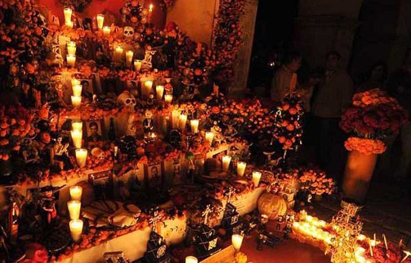 Por esta razón el altar del Día de Muertos debe tener siete niveles