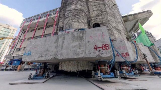 ¡Impresionante! Reubican un edificio de 7,600 toneladas en China #VIDEO