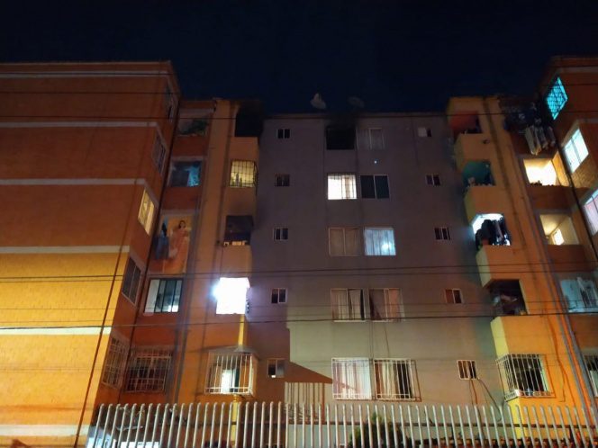 Bomberos rescatan a 4 niños durante incendio en la GAM #VIDEO