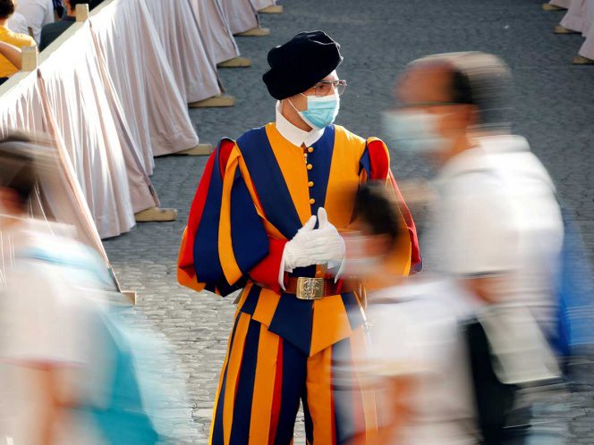 Alerta en el Vaticano tras brote de coronavirus entre guardias suizos