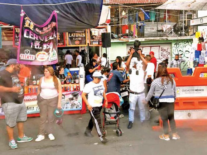 ¿Y la emergencia sanitaria? En Tepito montan bares ambulantes