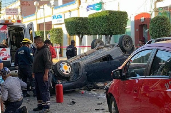 ¡Terrible accidente! Bebé sale disparado por el parabrisas en choque vehicular