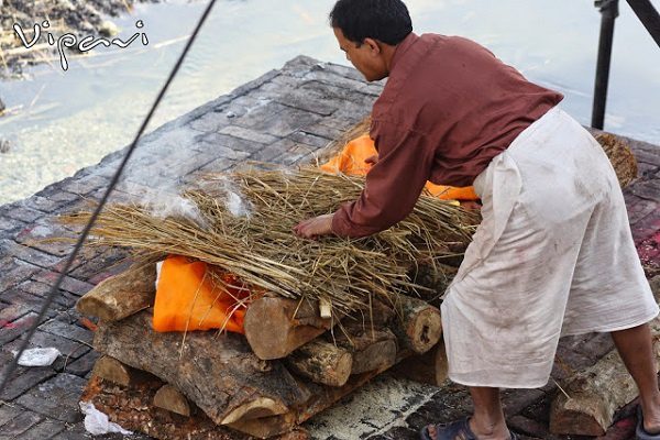 No todo es "polvo eras", conoce 5 extraños ritos funerarios alrededor del mundo