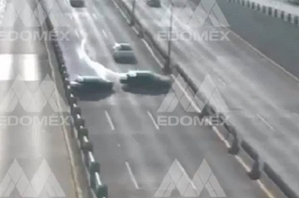 Exceso de velocidad causa carambola en el Estado de México #VIDEO
