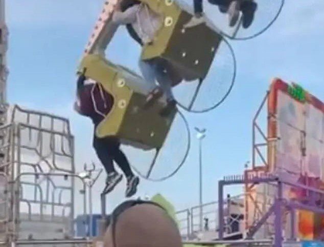 Joven madre cae desde 30 metros en un parque de diversiones en Australia