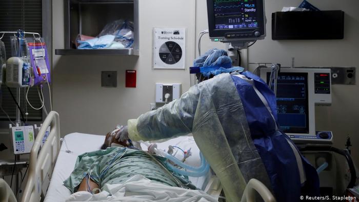 Vuelven récords de casos de Covid-19 tras restricciones en Europa