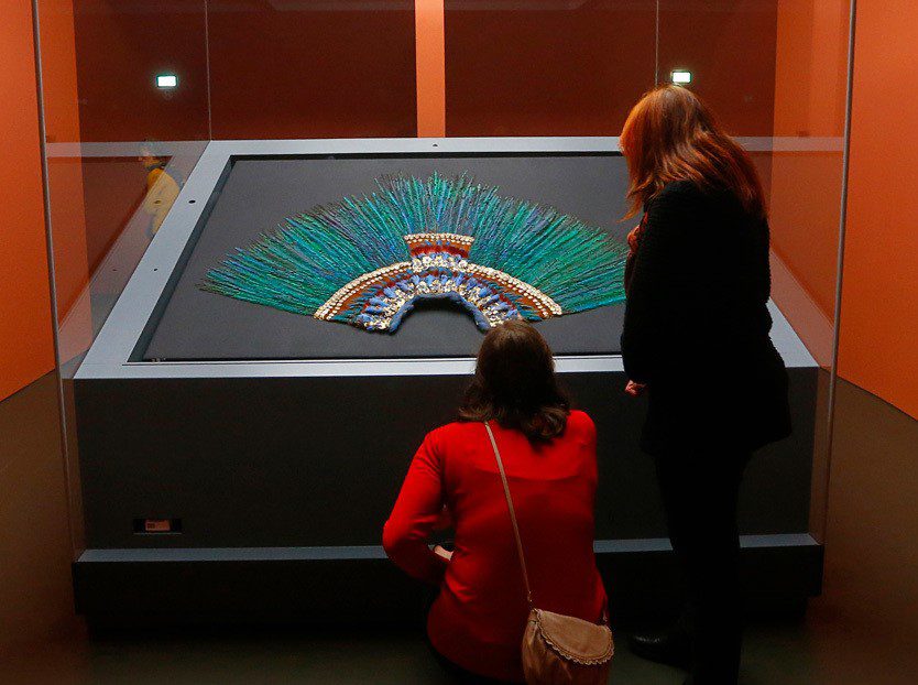 Hablemos de banalidades... ¿Cómo terminó el penacho de Moctezuma en Viena? #ElOpinador