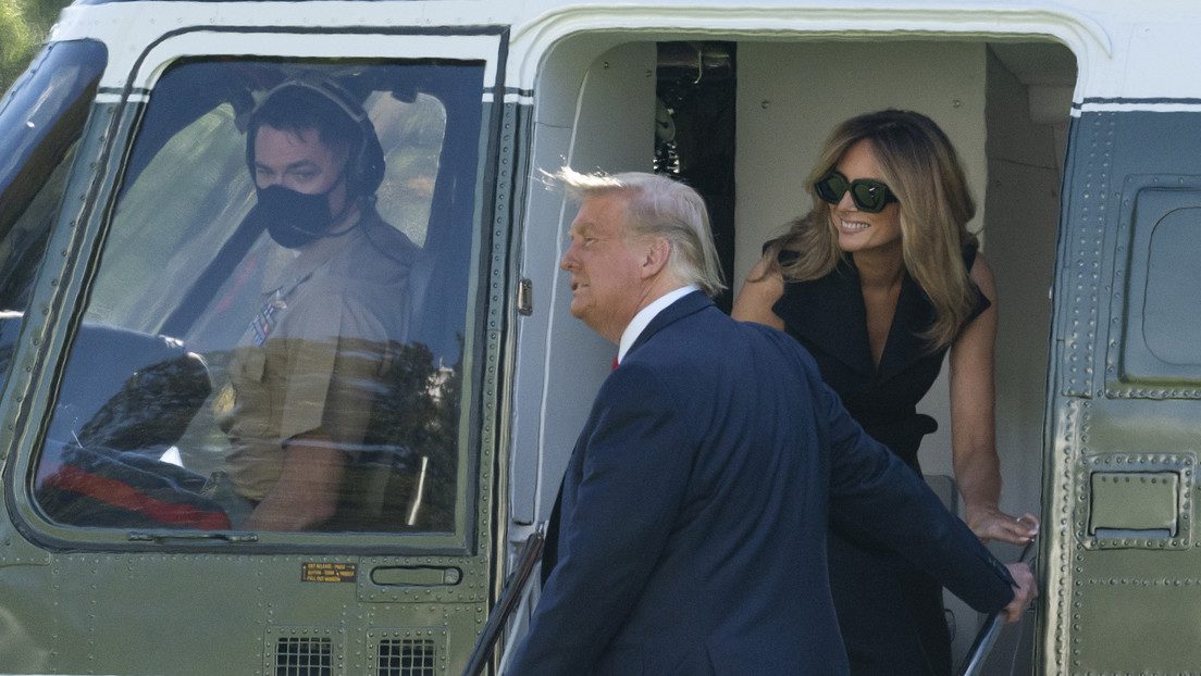 Melania sale sonriendo en una foto e internautas aseguran que era una doble