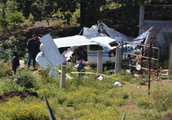 Aeronaves de la Fuerza Aérea Mexicana desploman avioneta con droga en Querétaro