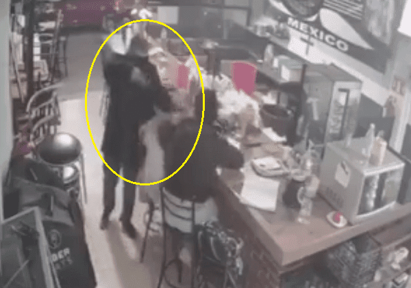 Ladrones encañonan a niña para asaltar cafetería en Cuautitlán #VIDEO