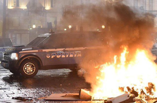 Protestas en Italia contra nuevo confinamiento se vuelven violentas #VIDEO