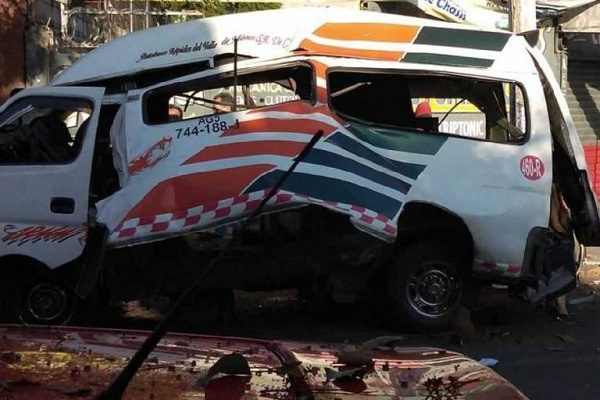 Combi modificada explota en Tlalnepantla, usaba gas LP como combustible