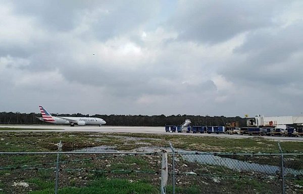 Tras paso de huracán "Delta", aeropuerto de Cancún reanuda operaciones