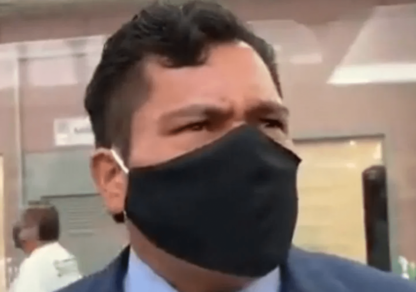 Diputado reconoce que paga 15 mil pesos a su hijo por ser chofer #VIDEO