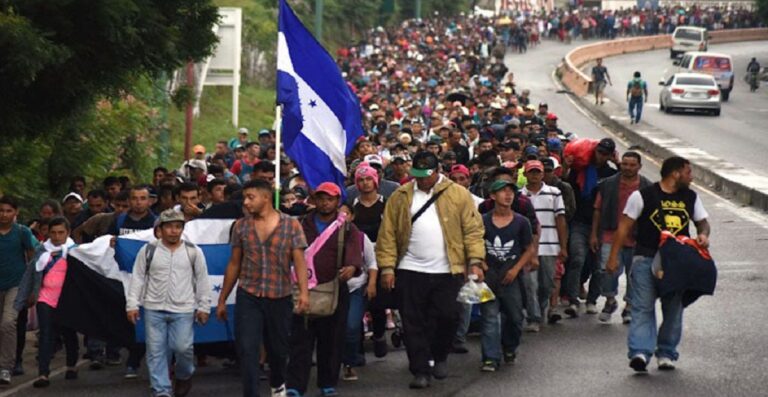 Arranca primera caravana de migrantes de la pandemia, va de Honduras a EUA