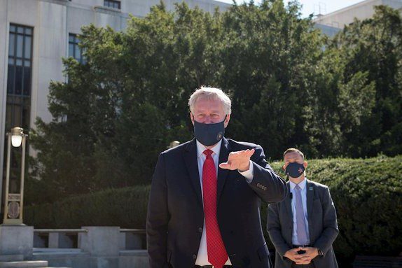 Críticas las próximas 48 horas en la salud de Trump, alerta jefe de despacho de la Casa Blanca