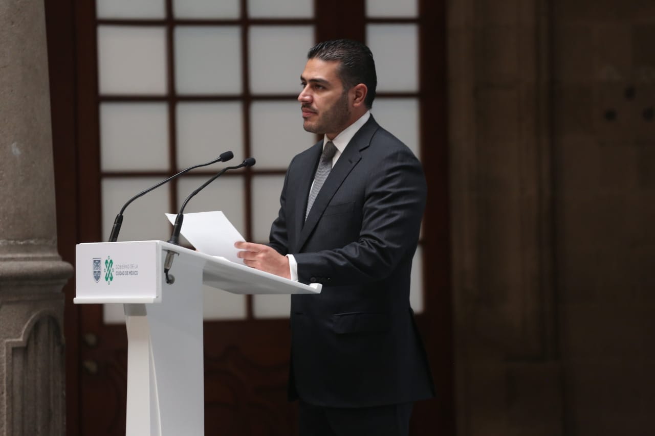 Policías de la CDMX reciben reconocimientos y condecoraciones