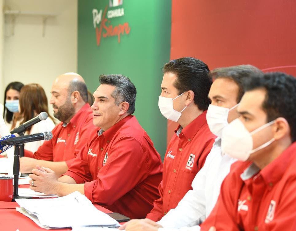 El presidente nacional del PRI, Alejandro Moreno, celebró que su partido se haya perfilado como el triunfador en los comicios de Coahuila e Hidalgo