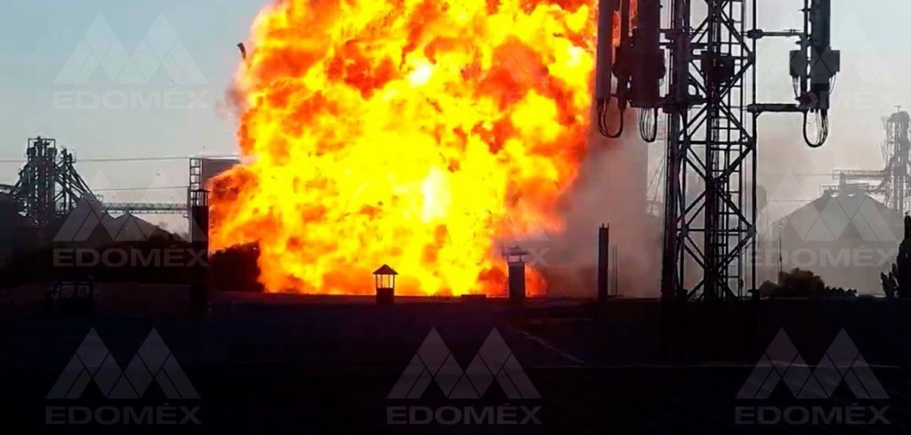 Se incendia fábrica de veladoras en Cuautitlán Izcalli #VIDEO